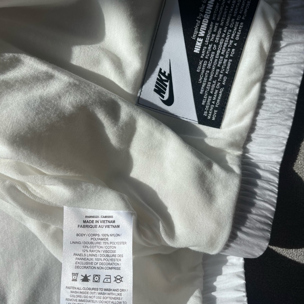 NWT $115 Nike Sportswear Windrunner Women's Woven Jacket Loose Fit White Medium - Picture 6 of 6